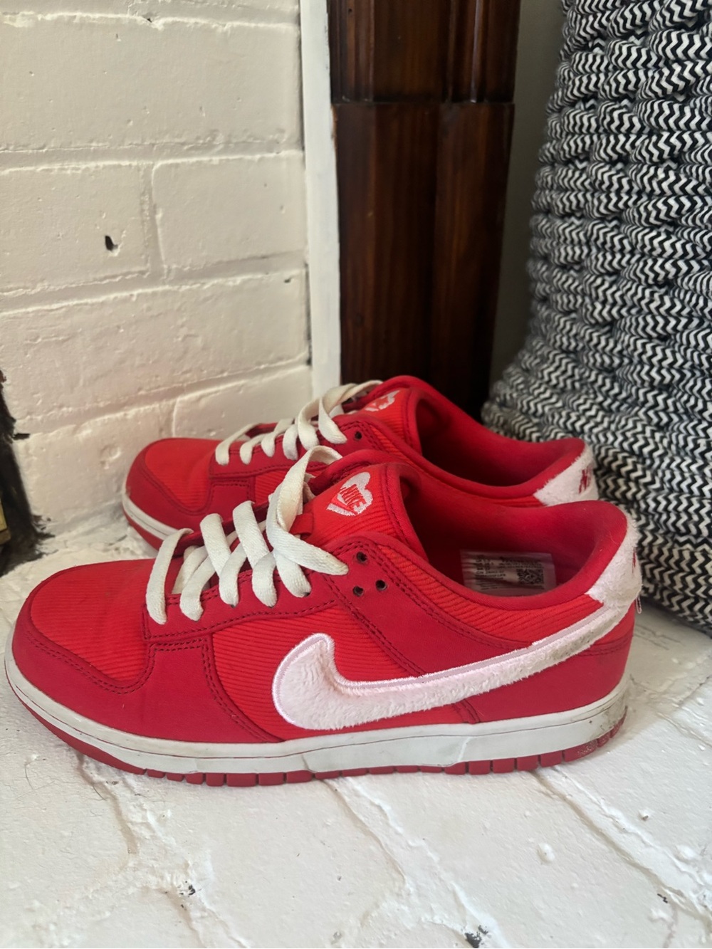 Nike Valentines Day Dunks 2024 6Y/ 7.5 W
